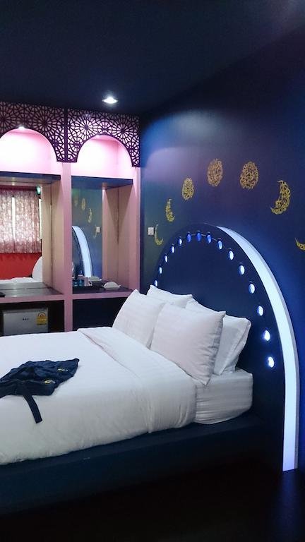 De Ja Moon Hostel Чиангмай Номер фото
