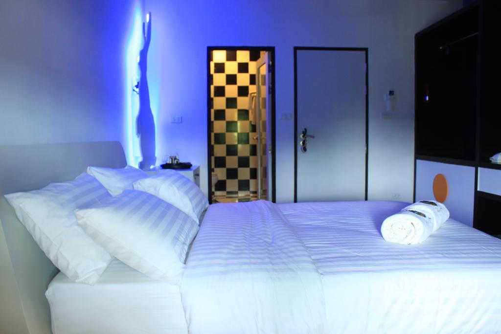 De Ja Moon Hostel Чиангмай Экстерьер фото