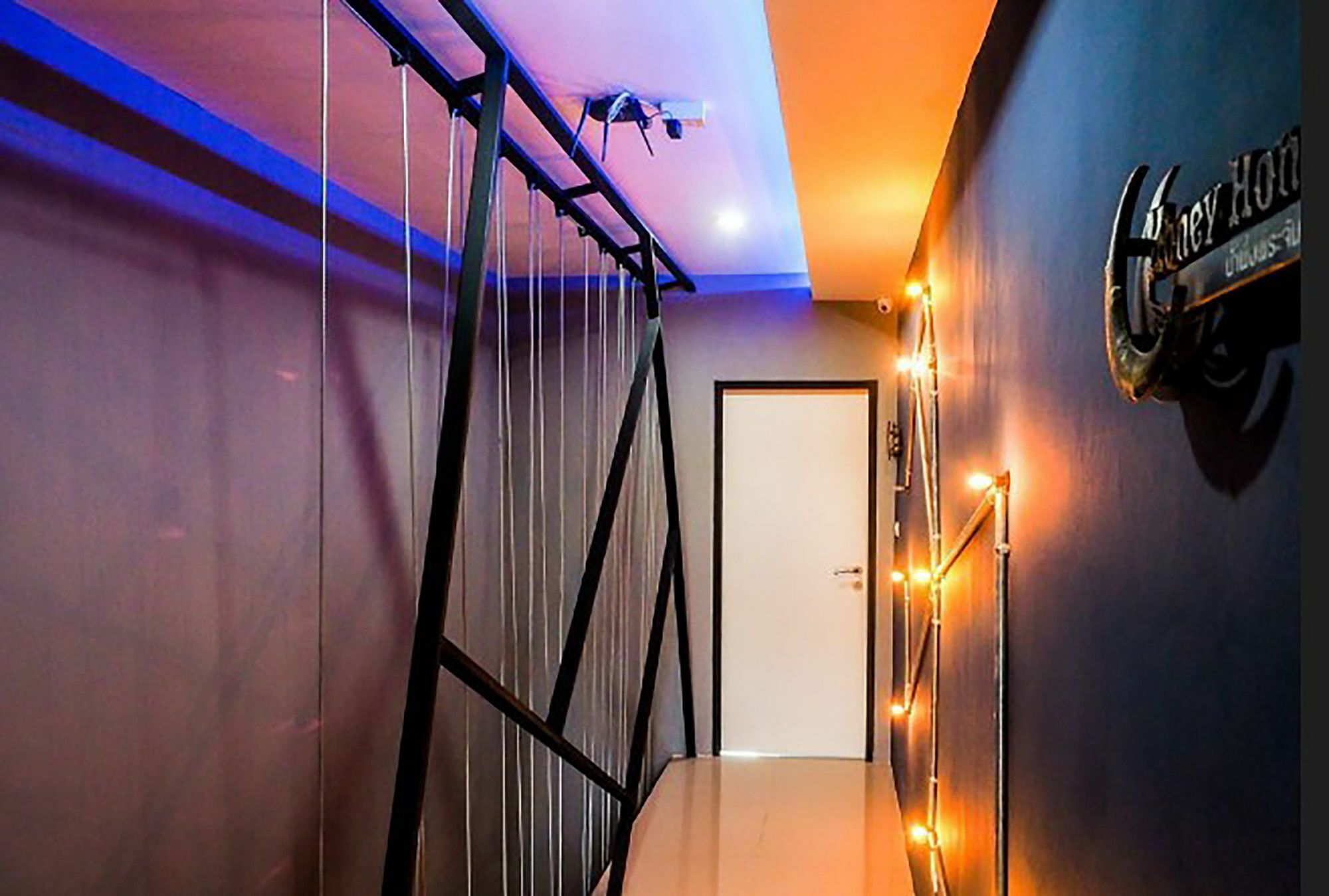 De Ja Moon Hostel Чиангмай Экстерьер фото